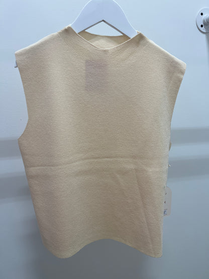 Betty Solid Top