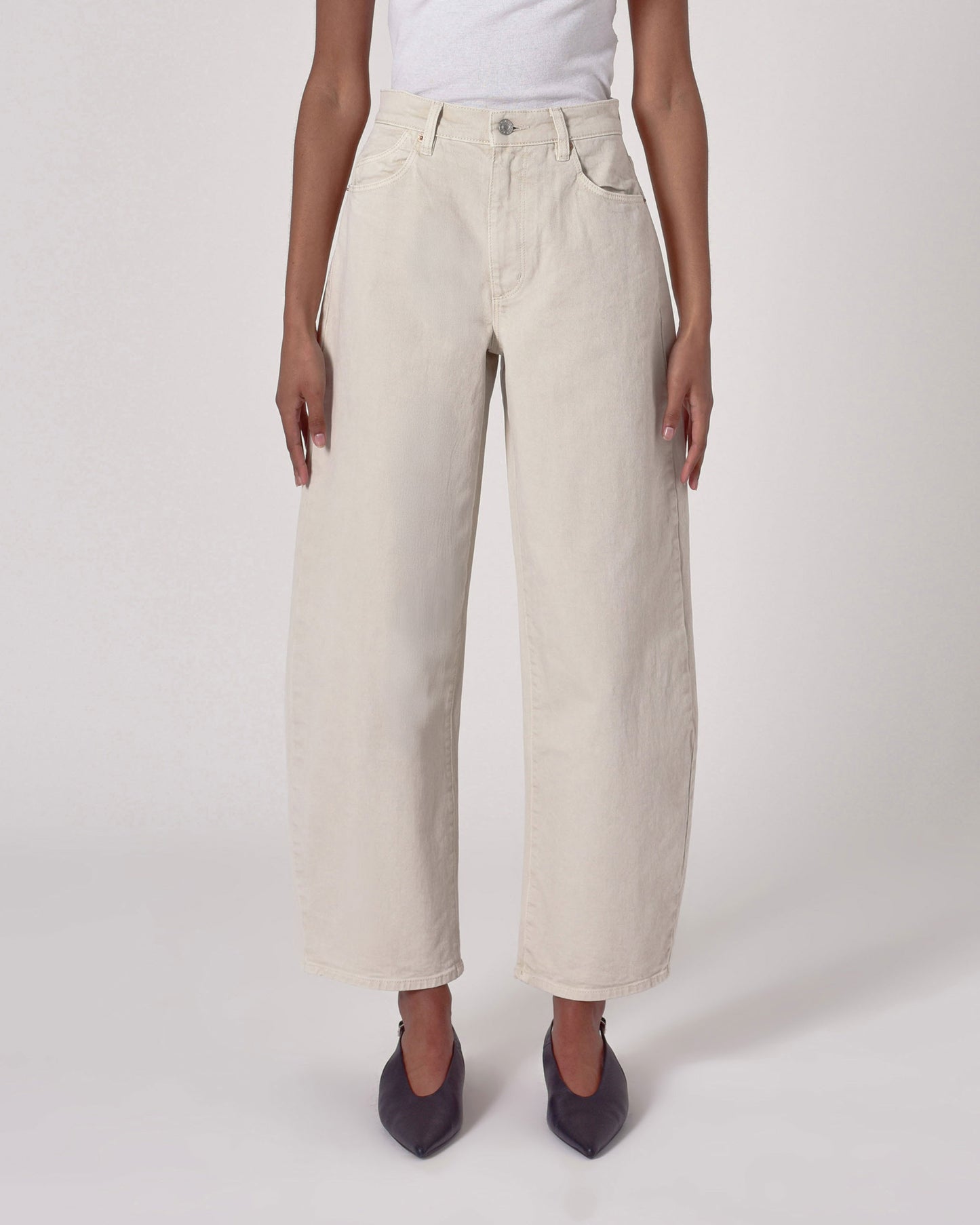 Gigi Barrel Jeans in Salt