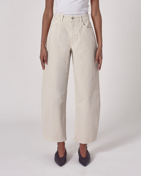 Gigi Barrel Jeans in Salt